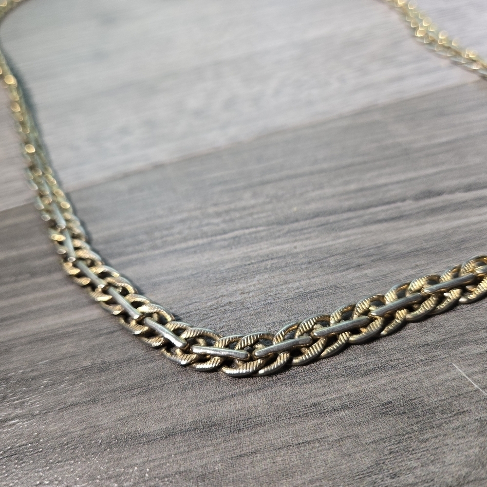 Elegant Gold Chain Necklace Costume Jewelry - Picture 2 of 4